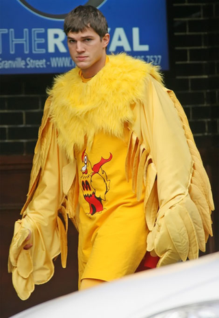 Illustration for article titled Britney Eats An Apple, Ashton Is A Chicken, Justin Chambers Is Hot